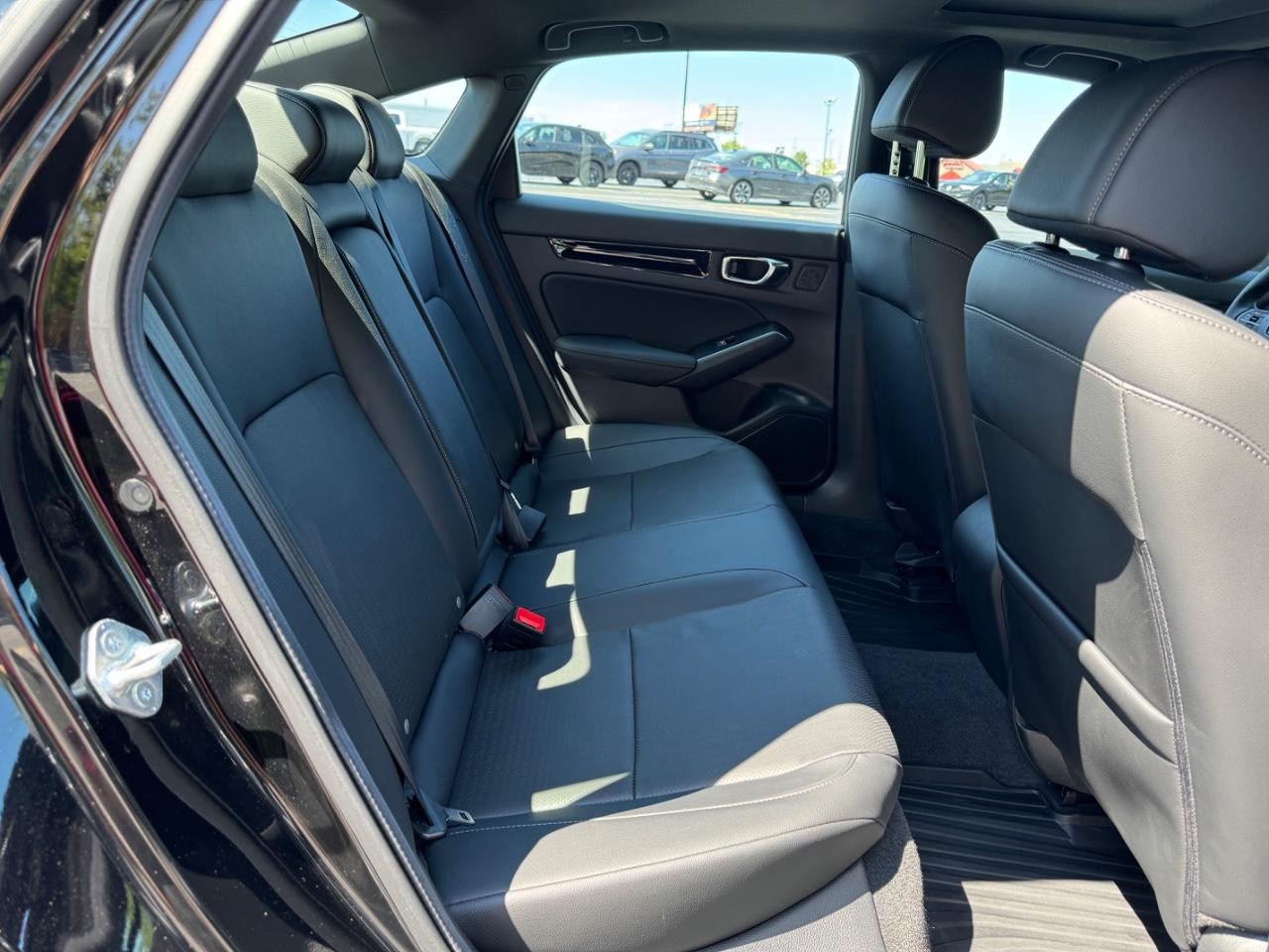 Honda Civic Sedan Hybrid Vehicle Full-screen Gallery Image 10