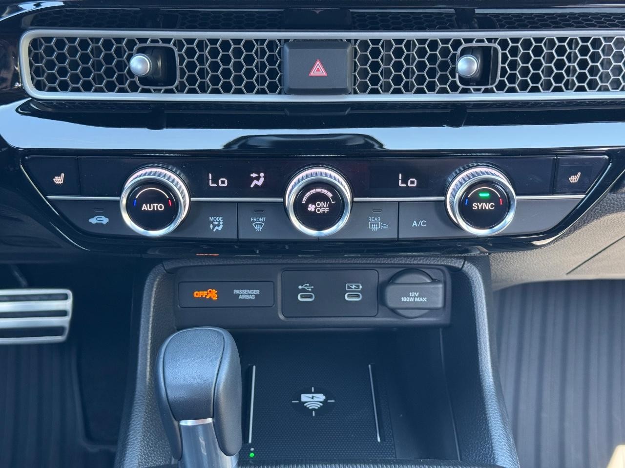 Honda Civic Sedan Hybrid Vehicle Full-screen Gallery Image 14