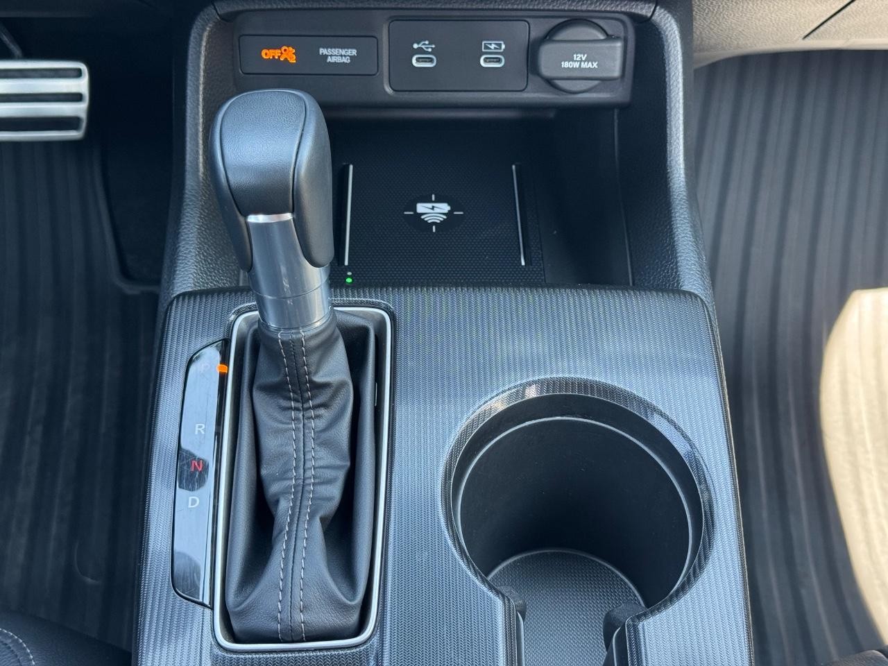 Honda Civic Sedan Hybrid Vehicle Full-screen Gallery Image 15