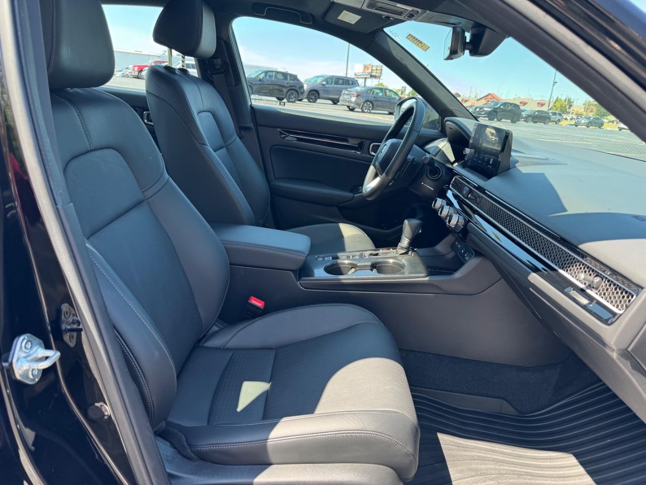 Honda Civic Sedan Hybrid Vehicle Full-screen Gallery Image 17