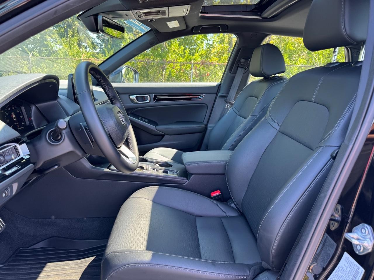 Honda Civic Sedan Hybrid Vehicle Full-screen Gallery Image 18