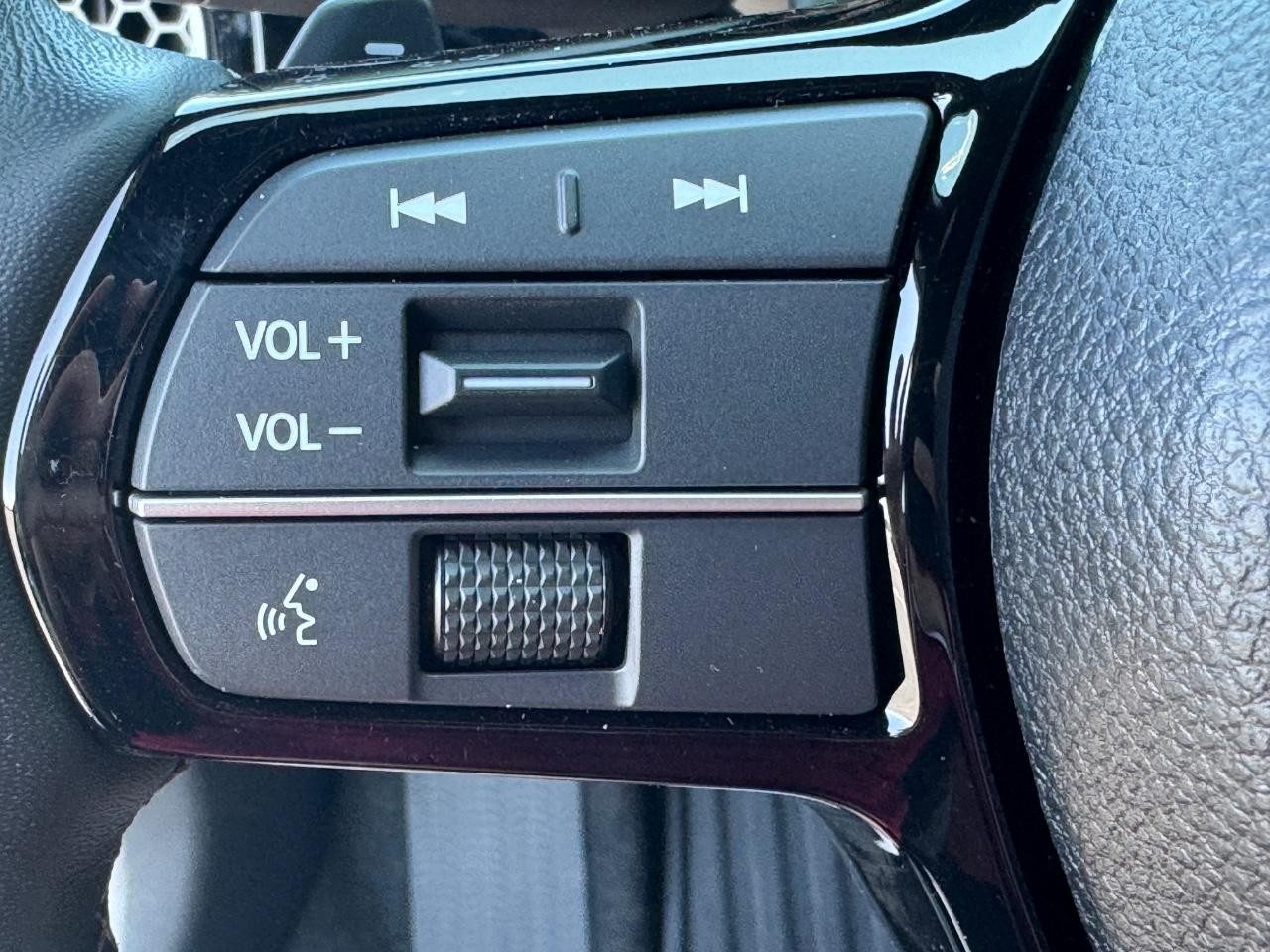 Honda Civic Sedan Hybrid Vehicle Full-screen Gallery Image 21