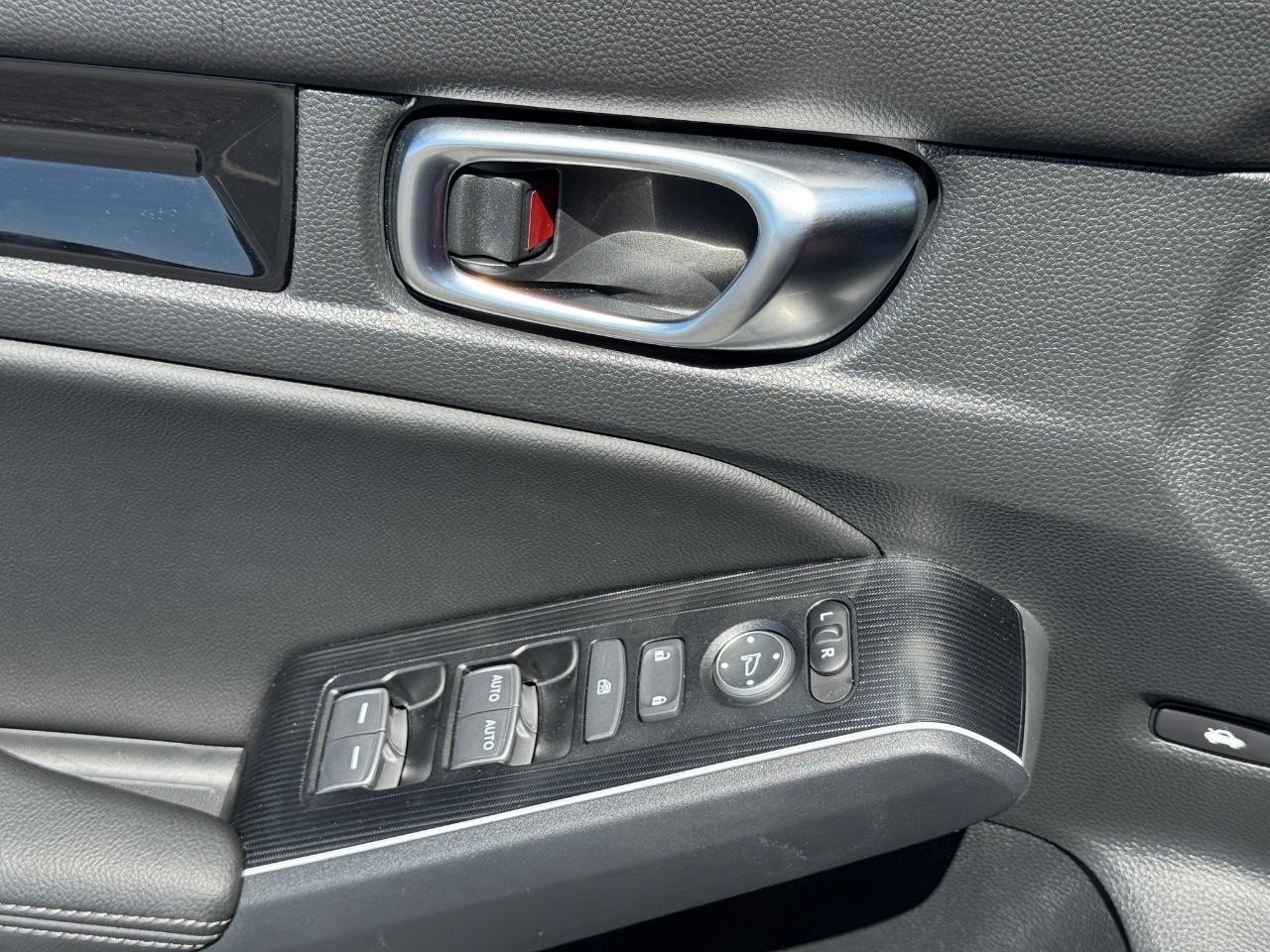 Honda Civic Sedan Hybrid Vehicle Full-screen Gallery Image 26