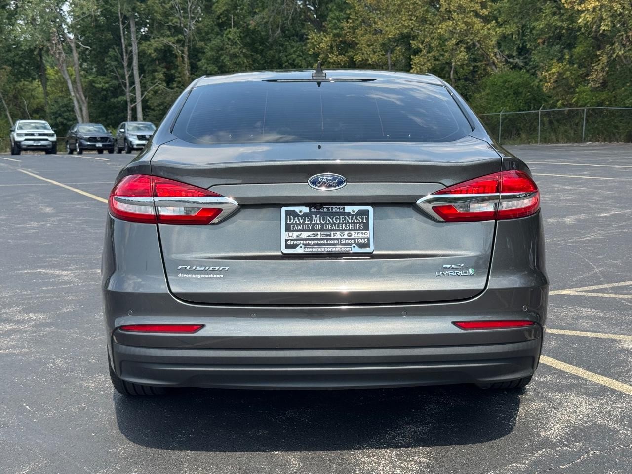 Ford Fusion Hybrid Vehicle Full-screen Gallery Image 05