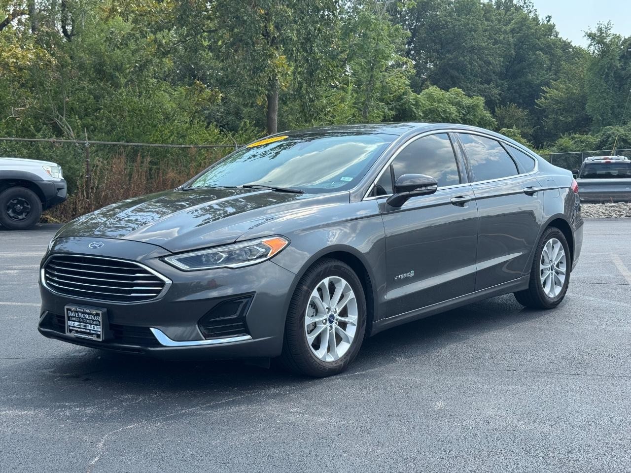 Ford Fusion Hybrid Vehicle Full-screen Gallery Image 08