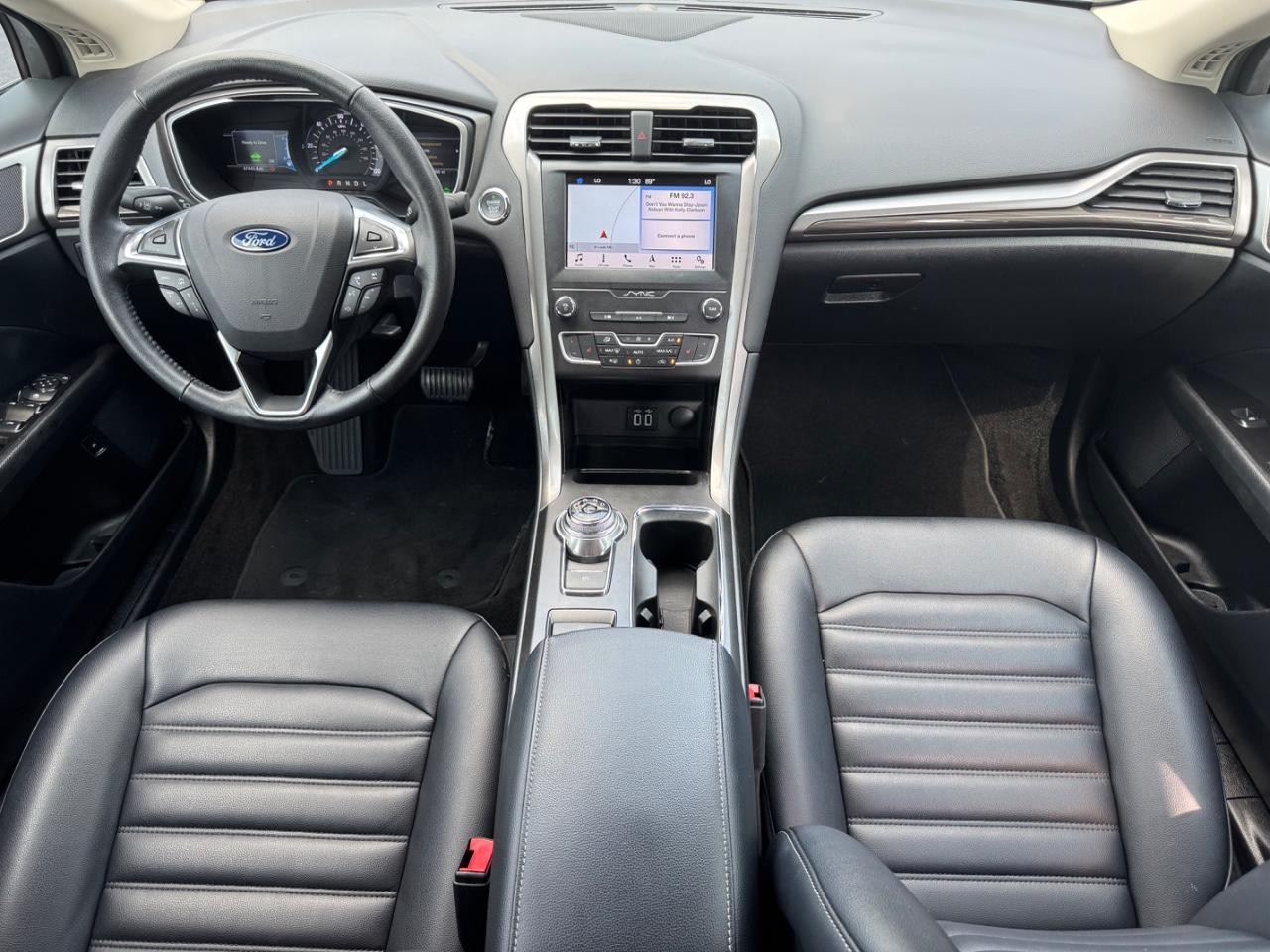 Ford Fusion Hybrid Vehicle Full-screen Gallery Image 11