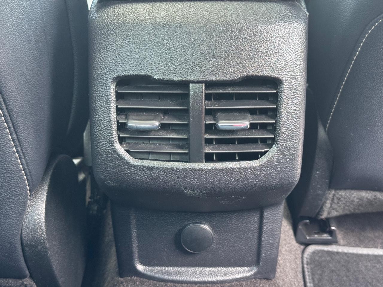 Ford Fusion Hybrid Vehicle Full-screen Gallery Image 16