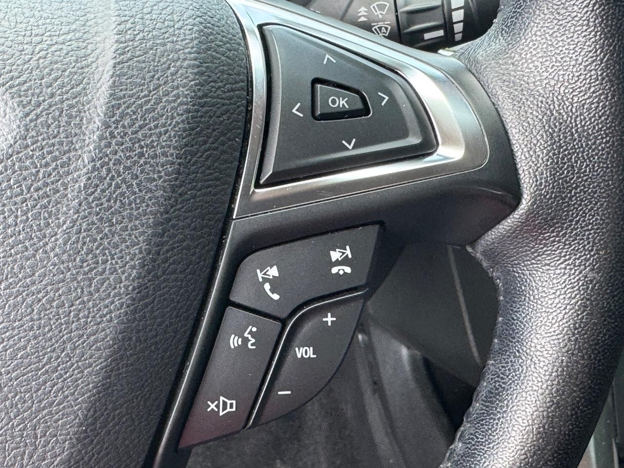 Ford Fusion Hybrid Vehicle Full-screen Gallery Image 22