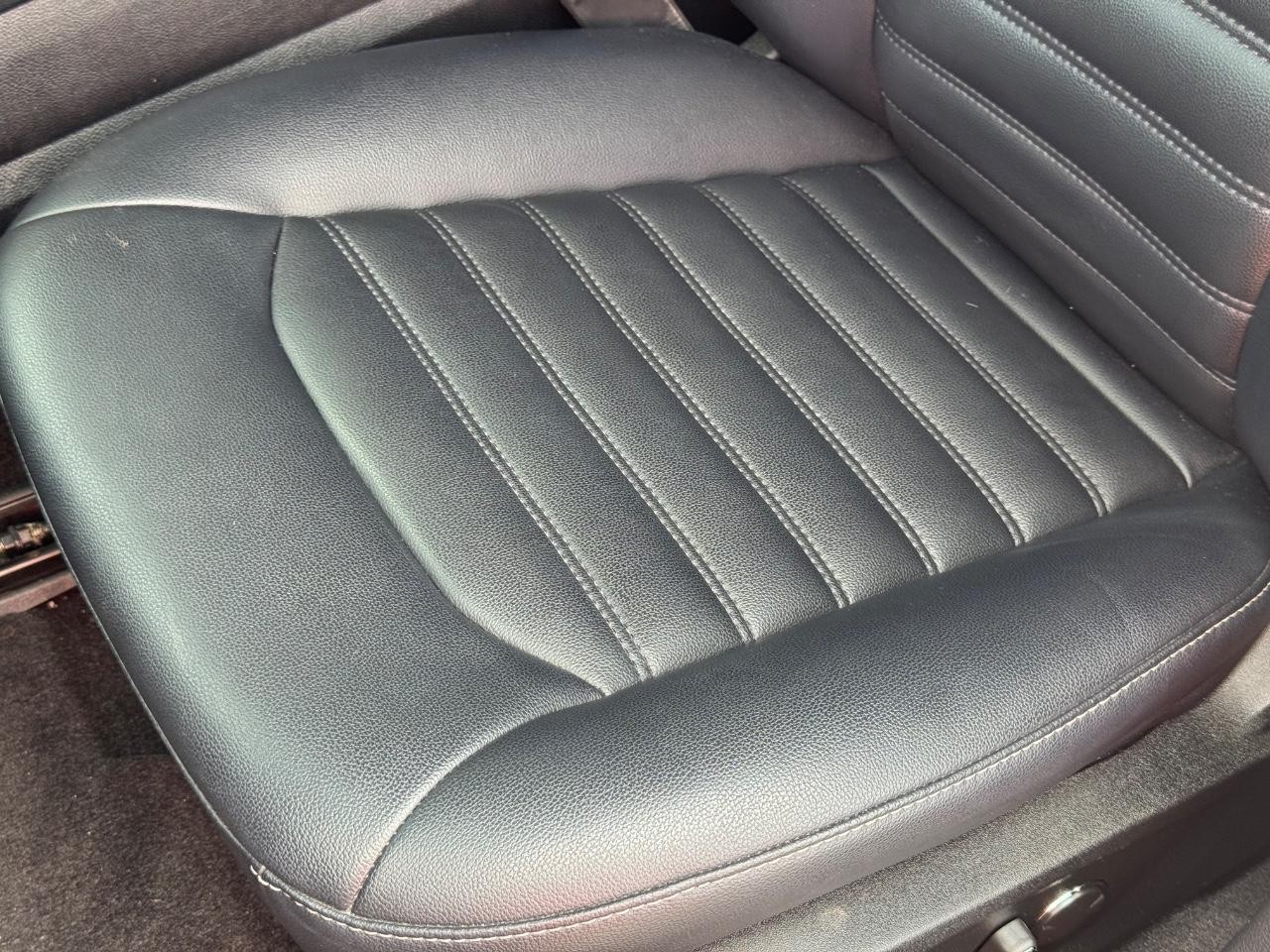 Ford Fusion Hybrid Vehicle Full-screen Gallery Image 27