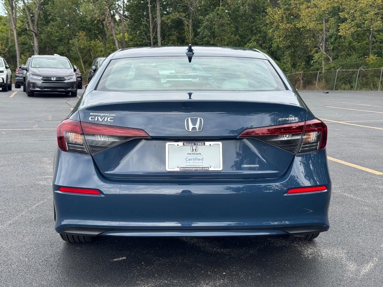 Honda Civic Sedan Hybrid Vehicle Full-screen Gallery Image 05