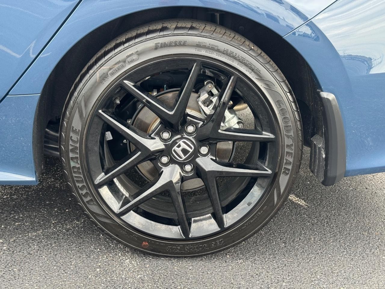 Honda Civic Sedan Hybrid Vehicle Full-screen Gallery Image 07