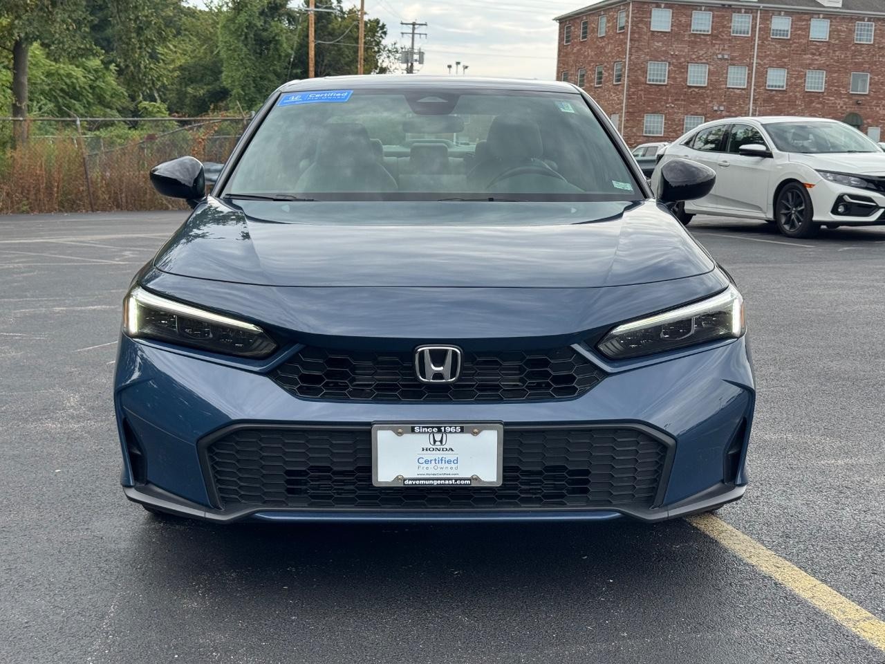 Honda Civic Sedan Hybrid Vehicle Full-screen Gallery Image 09