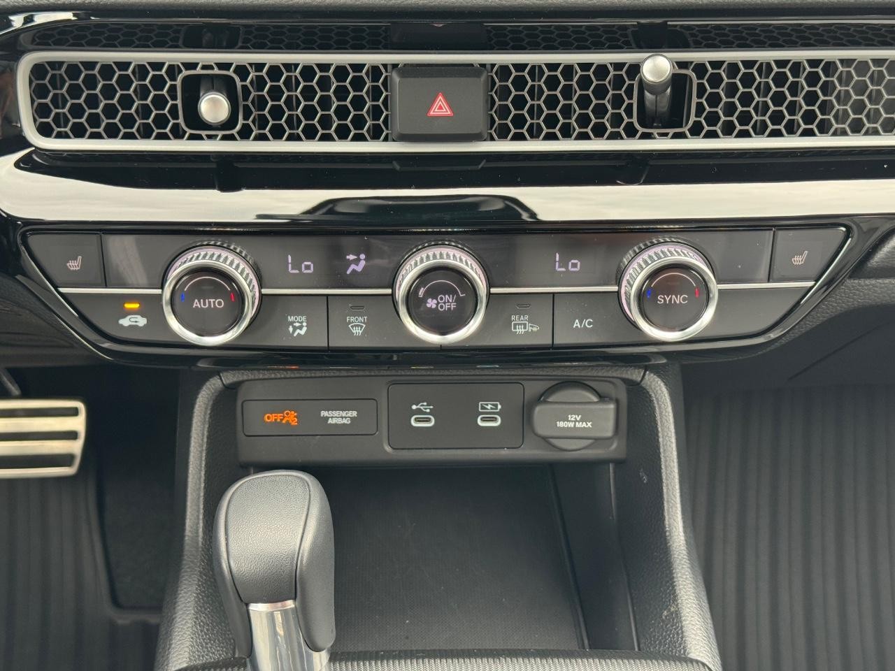 Honda Civic Sedan Hybrid Vehicle Full-screen Gallery Image 14