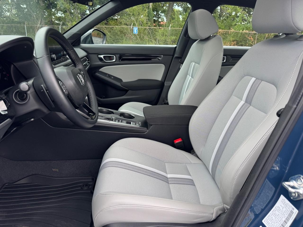 Honda Civic Sedan Hybrid Vehicle Full-screen Gallery Image 17