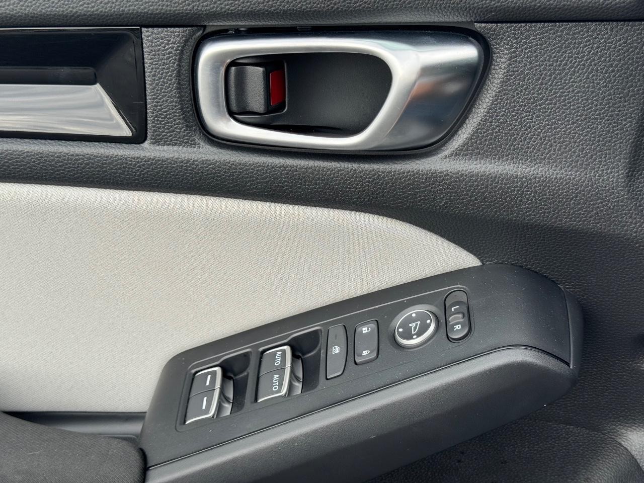 Honda Civic Sedan Hybrid Vehicle Full-screen Gallery Image 24