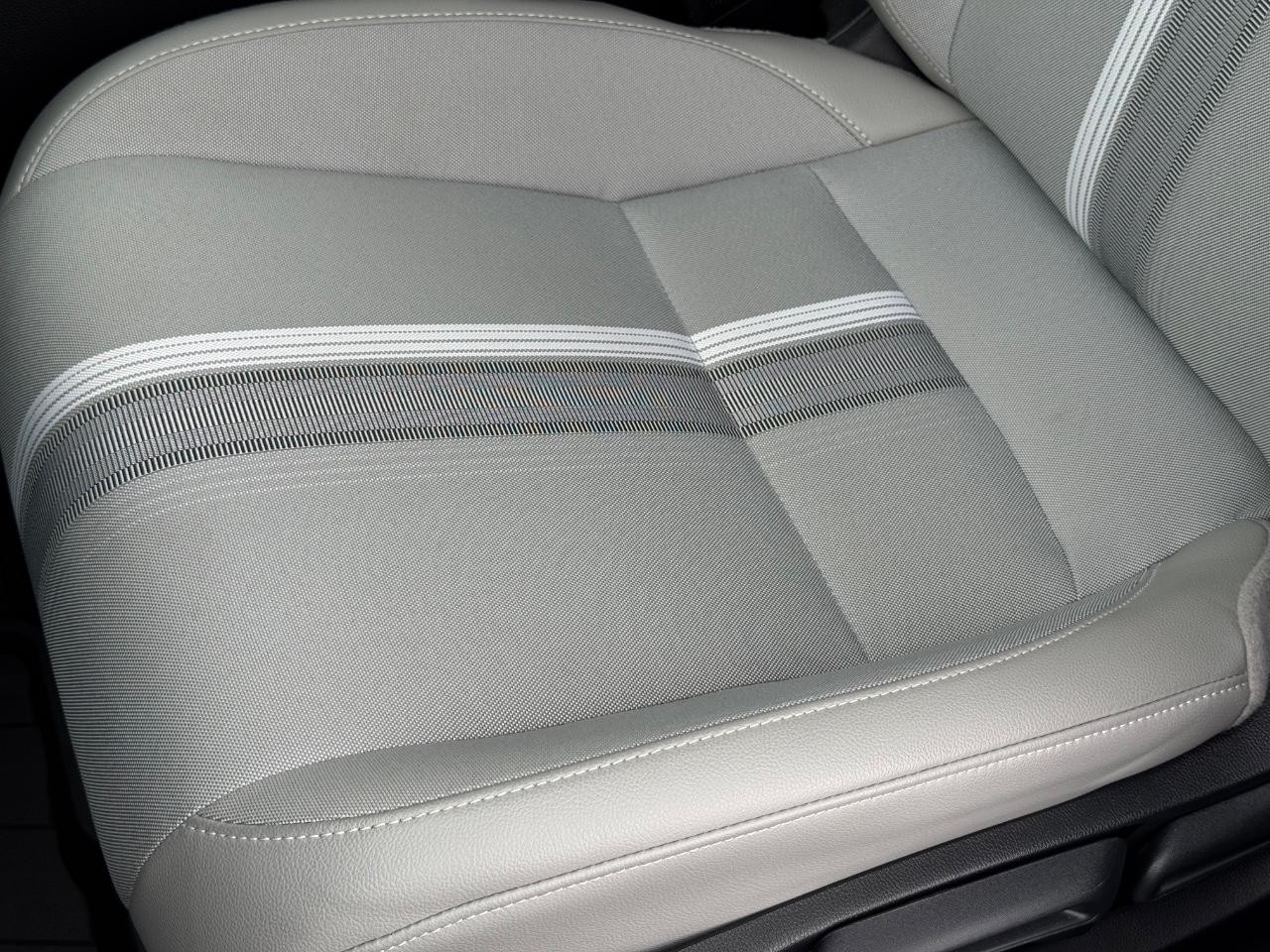 Honda Civic Sedan Hybrid Vehicle Full-screen Gallery Image 25