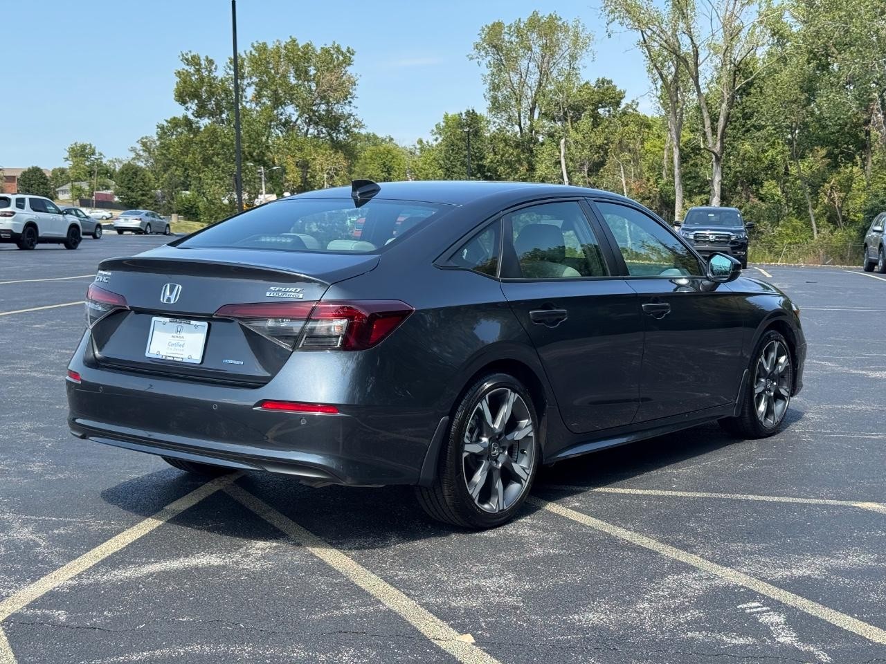 Honda Civic Sedan Hybrid Vehicle Full-screen Gallery Image 03