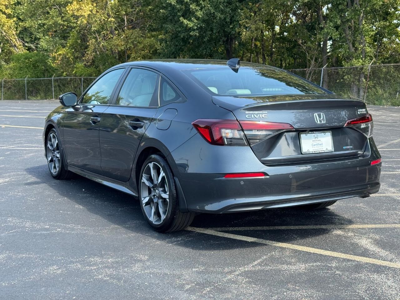 Honda Civic Sedan Hybrid Vehicle Full-screen Gallery Image 06