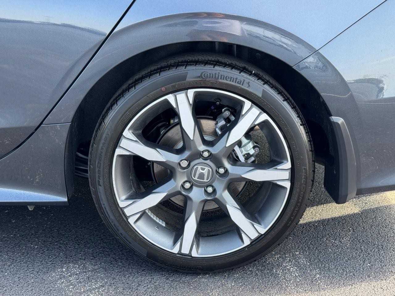 Honda Civic Sedan Hybrid Vehicle Full-screen Gallery Image 07