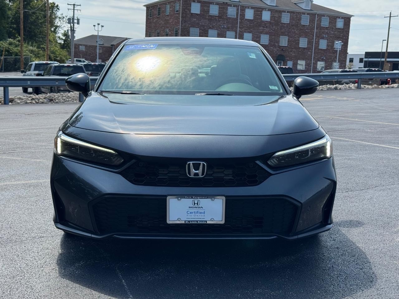 Honda Civic Sedan Hybrid Vehicle Full-screen Gallery Image 09