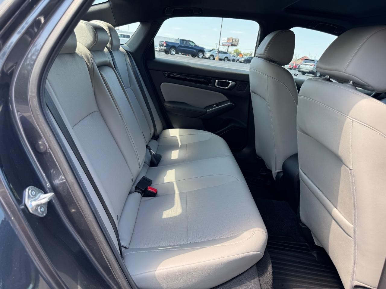 Honda Civic Sedan Hybrid Vehicle Full-screen Gallery Image 10