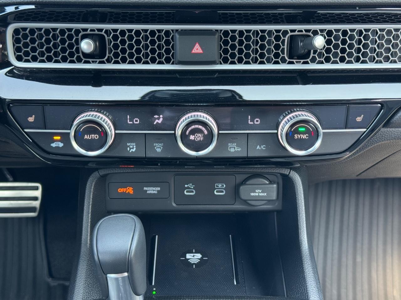 Honda Civic Sedan Hybrid Vehicle Full-screen Gallery Image 14