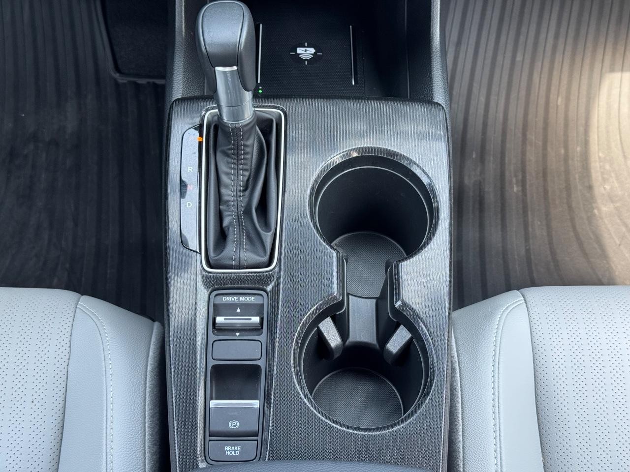 Honda Civic Sedan Hybrid Vehicle Full-screen Gallery Image 15