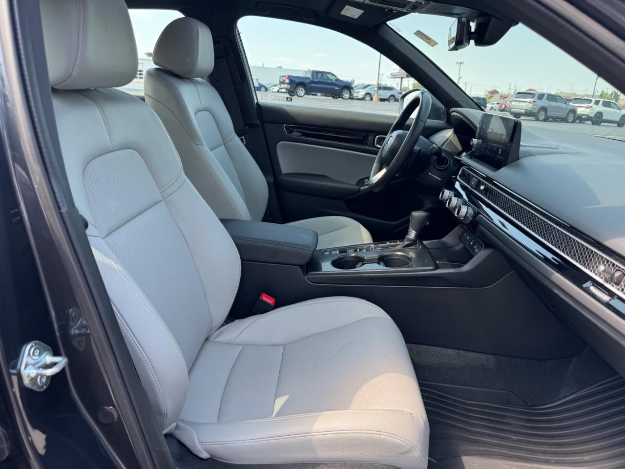 Honda Civic Sedan Hybrid Vehicle Full-screen Gallery Image 16