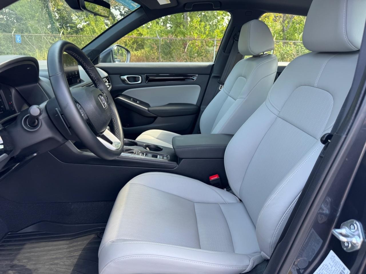 Honda Civic Sedan Hybrid Vehicle Full-screen Gallery Image 17