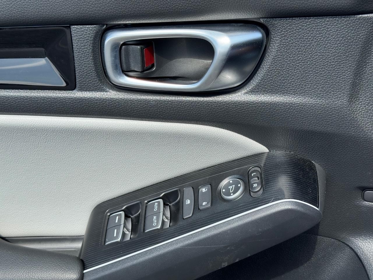 Honda Civic Sedan Hybrid Vehicle Full-screen Gallery Image 24