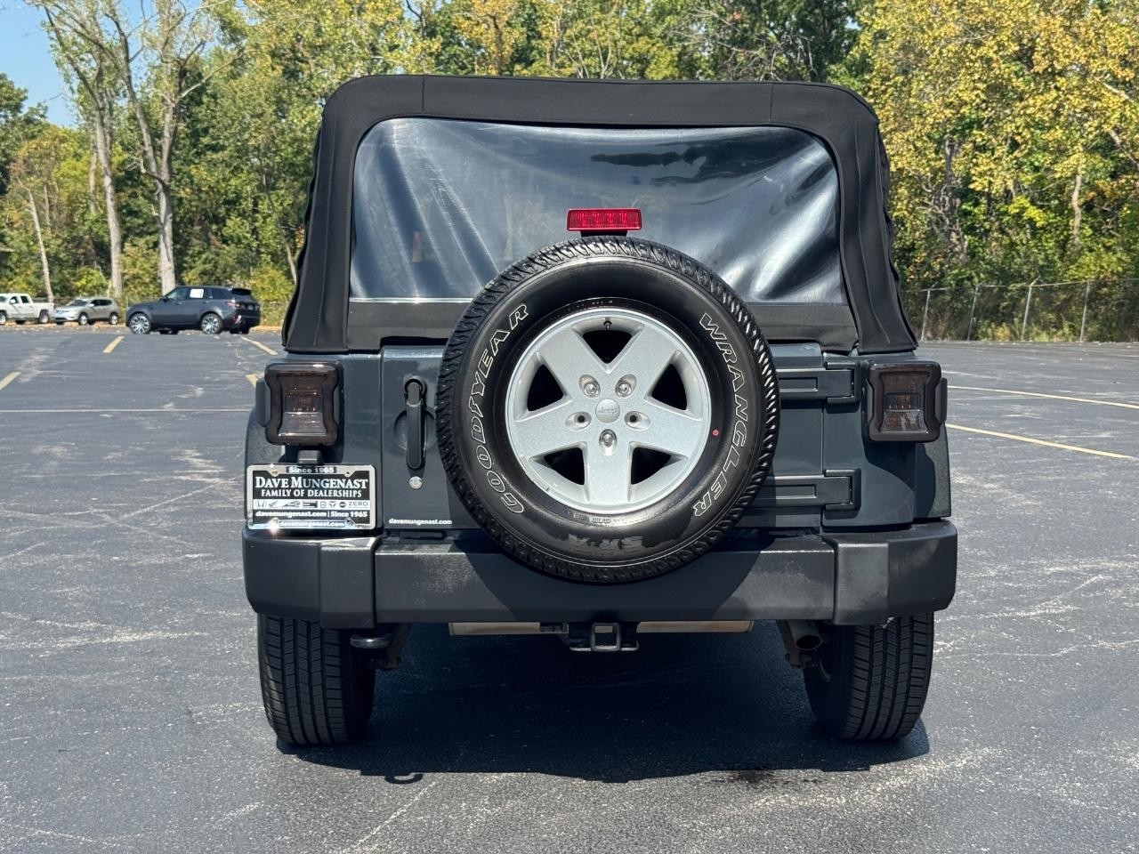 Jeep Wrangler JK Unlimited Vehicle Full-screen Gallery Image 05