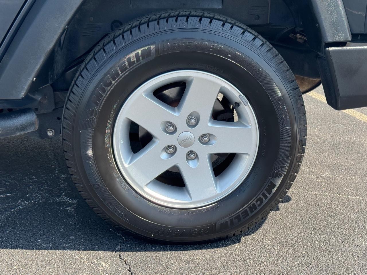 Jeep Wrangler JK Unlimited Vehicle Full-screen Gallery Image 07