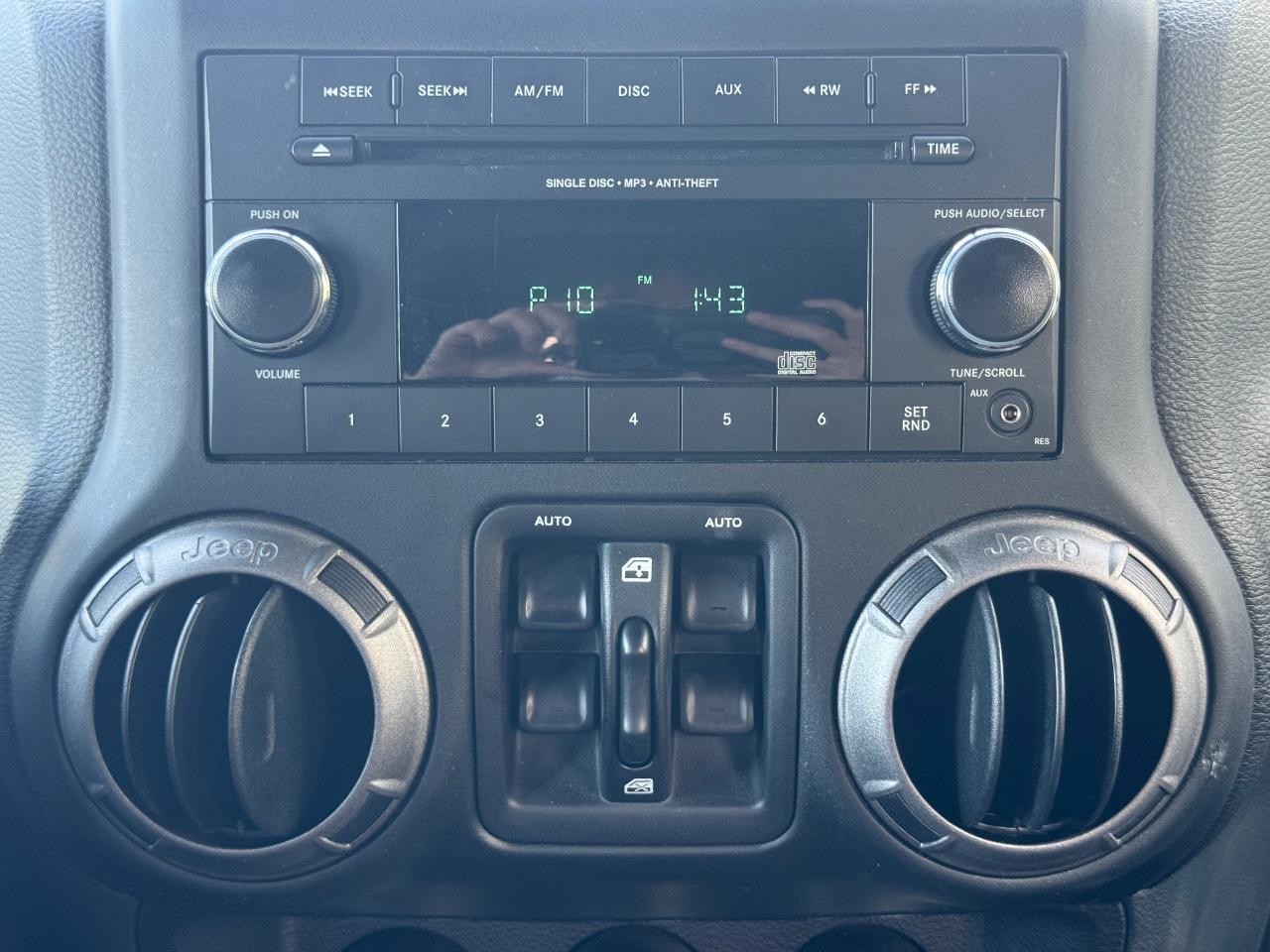 Jeep Wrangler JK Unlimited Vehicle Full-screen Gallery Image 13