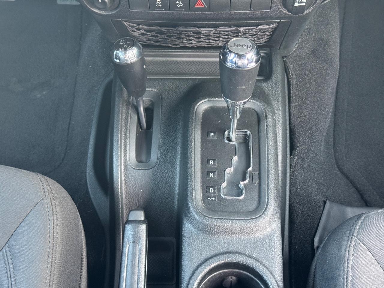 Jeep Wrangler JK Unlimited Vehicle Full-screen Gallery Image 15