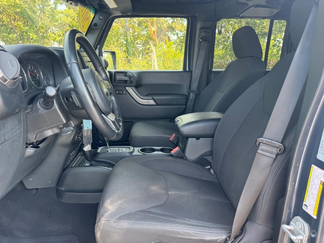 Jeep Wrangler JK Unlimited Vehicle Full-screen Gallery Image 17