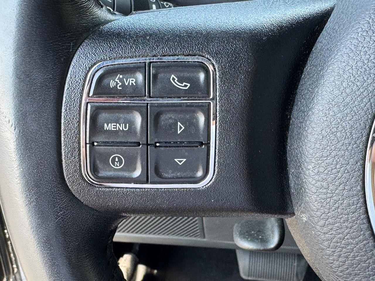 Jeep Wrangler JK Unlimited Vehicle Full-screen Gallery Image 19