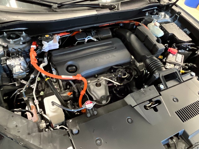 Honda CR-V Hybrid Vehicle Full-screen Gallery Image 12