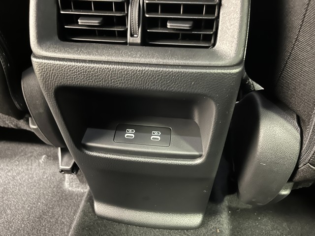 Honda CR-V Hybrid Vehicle Full-screen Gallery Image 24