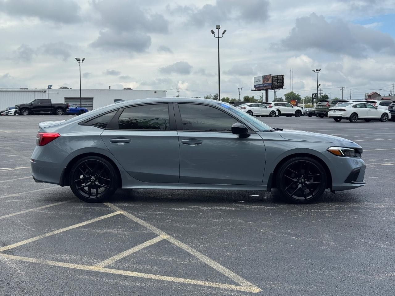 Honda Civic Sedan Vehicle Full-screen Gallery Image 02