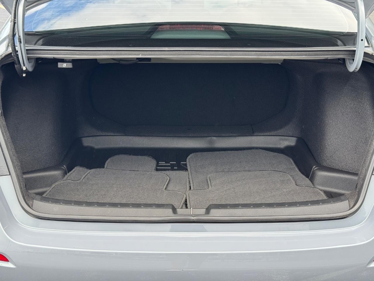 Honda Civic Sedan Vehicle Full-screen Gallery Image 04