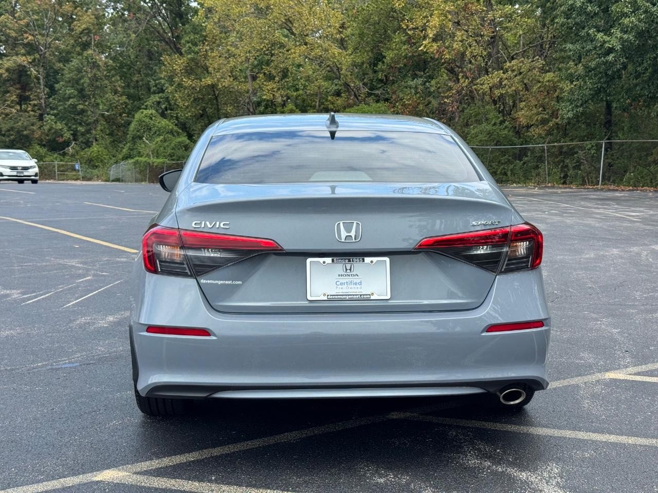 Honda Civic Sedan Vehicle Full-screen Gallery Image 05