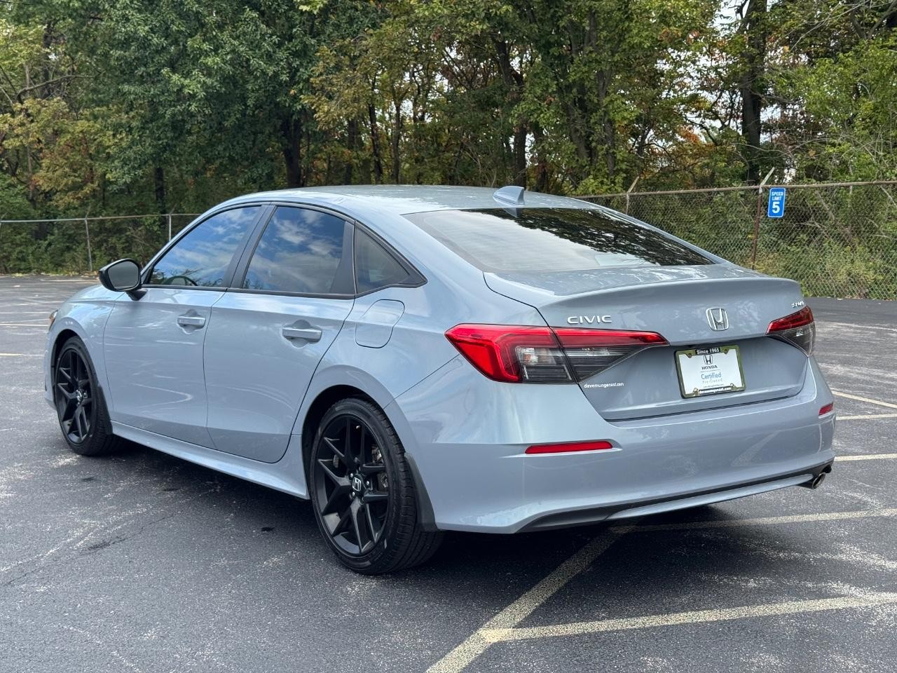 Honda Civic Sedan Vehicle Full-screen Gallery Image 06