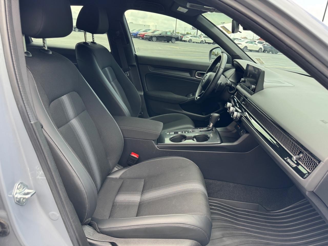 Honda Civic Sedan Vehicle Full-screen Gallery Image 16