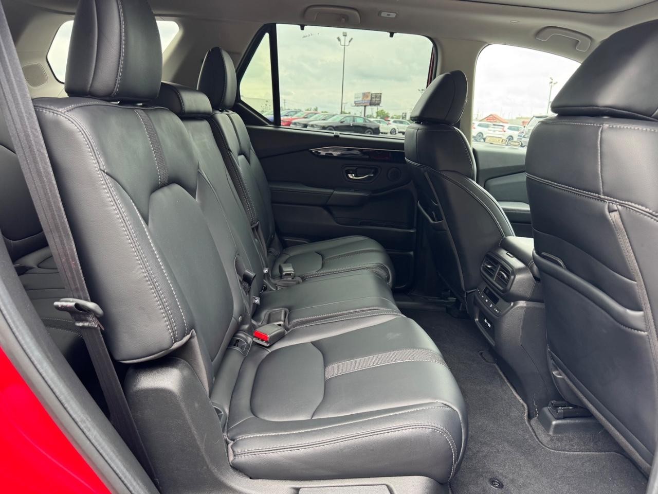 Honda Pilot Vehicle Full-screen Gallery Image 10