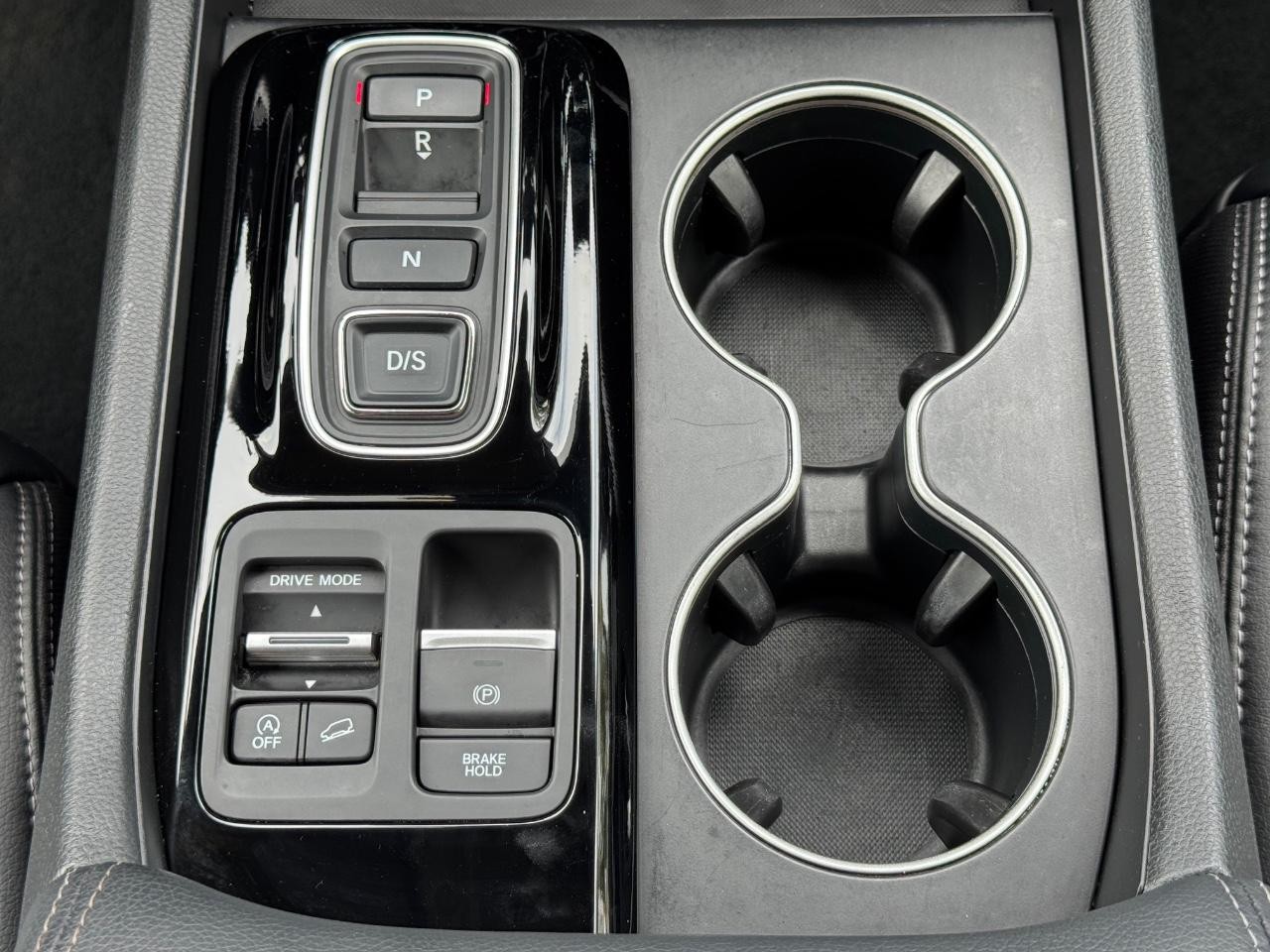 Honda Pilot Vehicle Full-screen Gallery Image 16