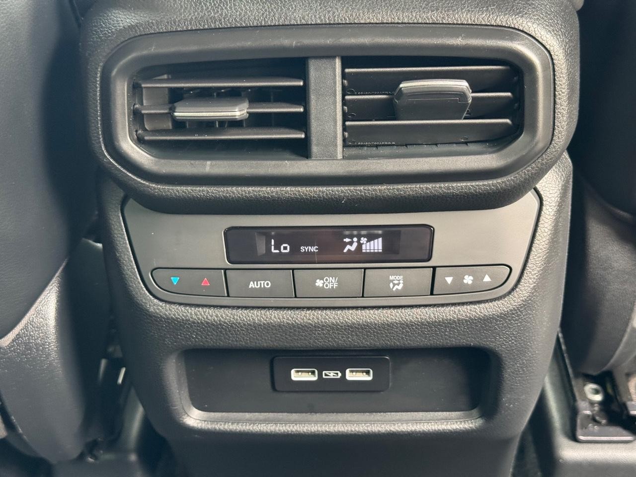 Honda Pilot Vehicle Full-screen Gallery Image 17