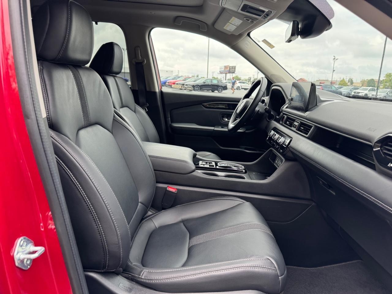 Honda Pilot Vehicle Full-screen Gallery Image 18