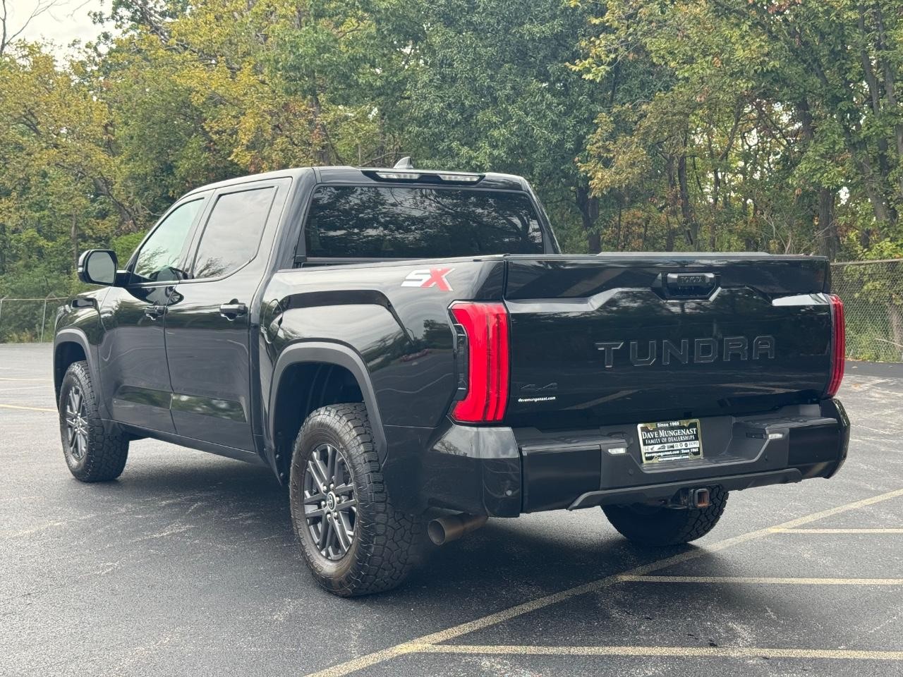 Toyota Tundra 4WD Vehicle Full-screen Gallery Image 06