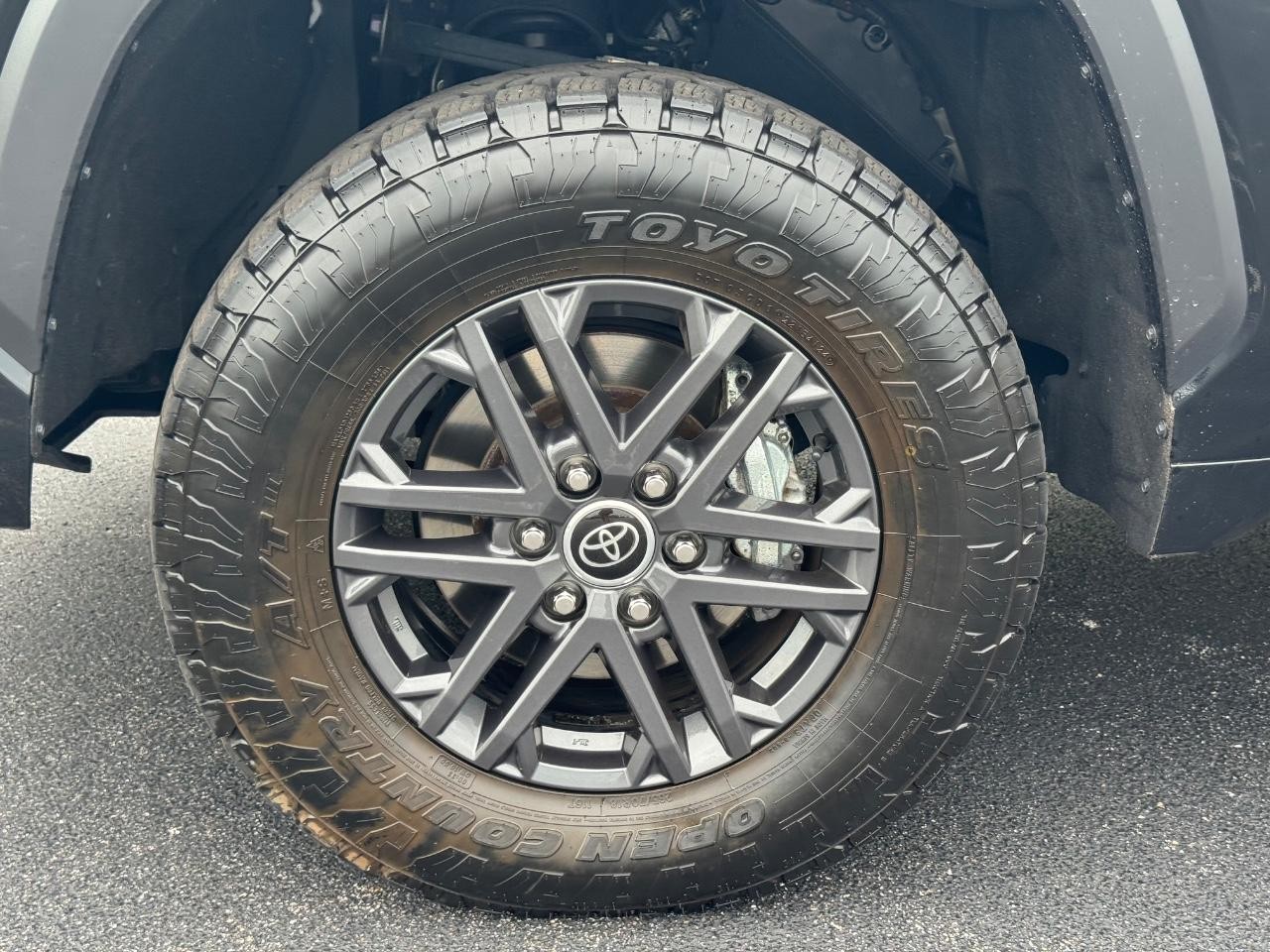 Toyota Tundra 4WD Vehicle Full-screen Gallery Image 07