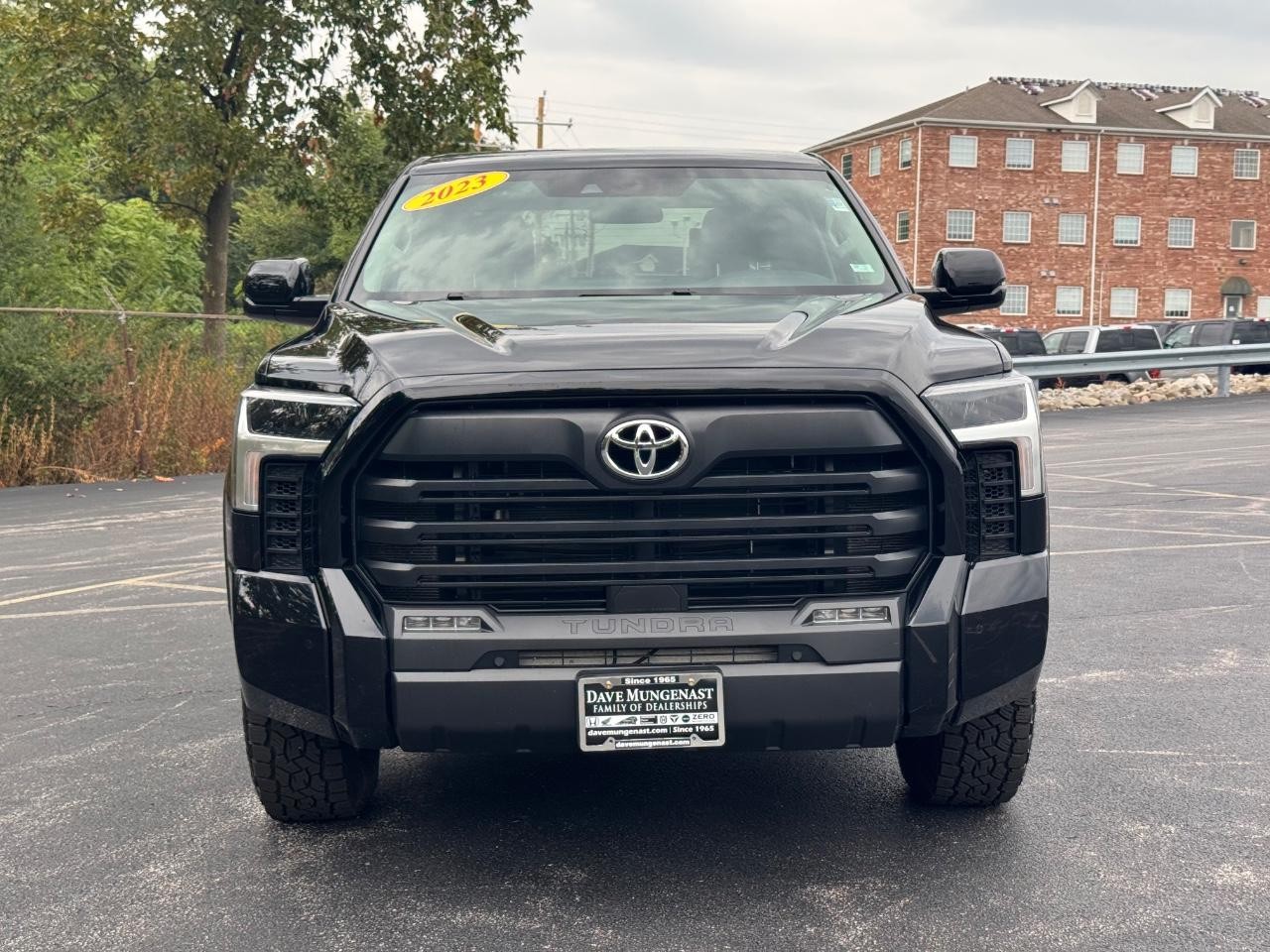 Toyota Tundra 4WD Vehicle Full-screen Gallery Image 09